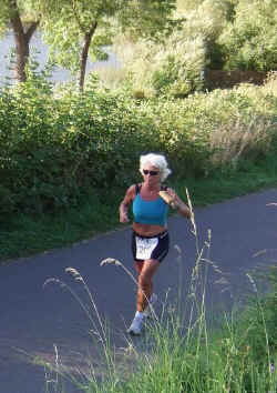 20120825Maare-Mosel-Lauf_UteD.jpg (116822 Byte)