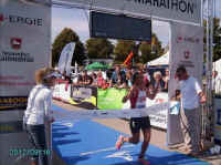 20120916Seenlandmarathon_ReginaBlatz-Ziel1.JPG (132403 Byte)