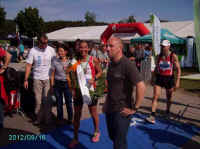 20120916Seenlandmarathon_ReginaBlatz-Ziel2.JPG (119555 Byte)