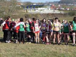 20130302Gudensberg_P1050755_StartFrauen.jpg (115851 Byte)