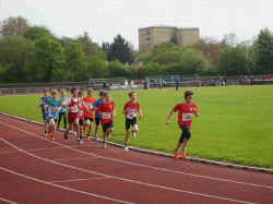 20130504Darmstadt-KM_NiklasBischof800m.jpg (121856 Byte)