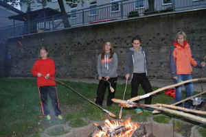 20140501_Erbach_Laufjugend_Lagerfeuer_(mz).jpg (127621 Byte)