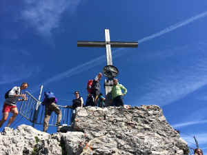 20140706_Nebelhorn_CathrinWaelzlein_Gipfel.jpg (69489 Byte)