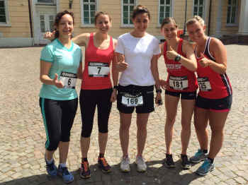 20150510DA-Frauenlauf_Maedels.jpg (116139 Byte)