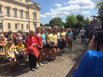 20150510DA_Frauenlauf_Cathrin+Marion-1.jpg (199372 Byte)