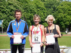 20160507Celle_MarionPetersKarbstein-Podium1.jpg (204832 Byte)