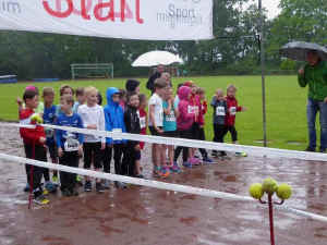 20160513Wolfskehlen_TuS-Minis-Start-U10.jpg (153184 Byte)