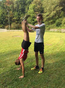 20160910Lindenfels_Lj-Handstand.jpg (159999 Byte)