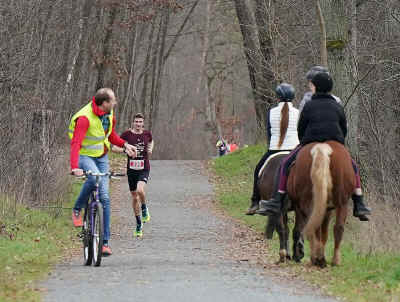 20221231_Griesheim_SimonKnarr+Pferd_silvesterlauf-04.jpg (303349 Byte)